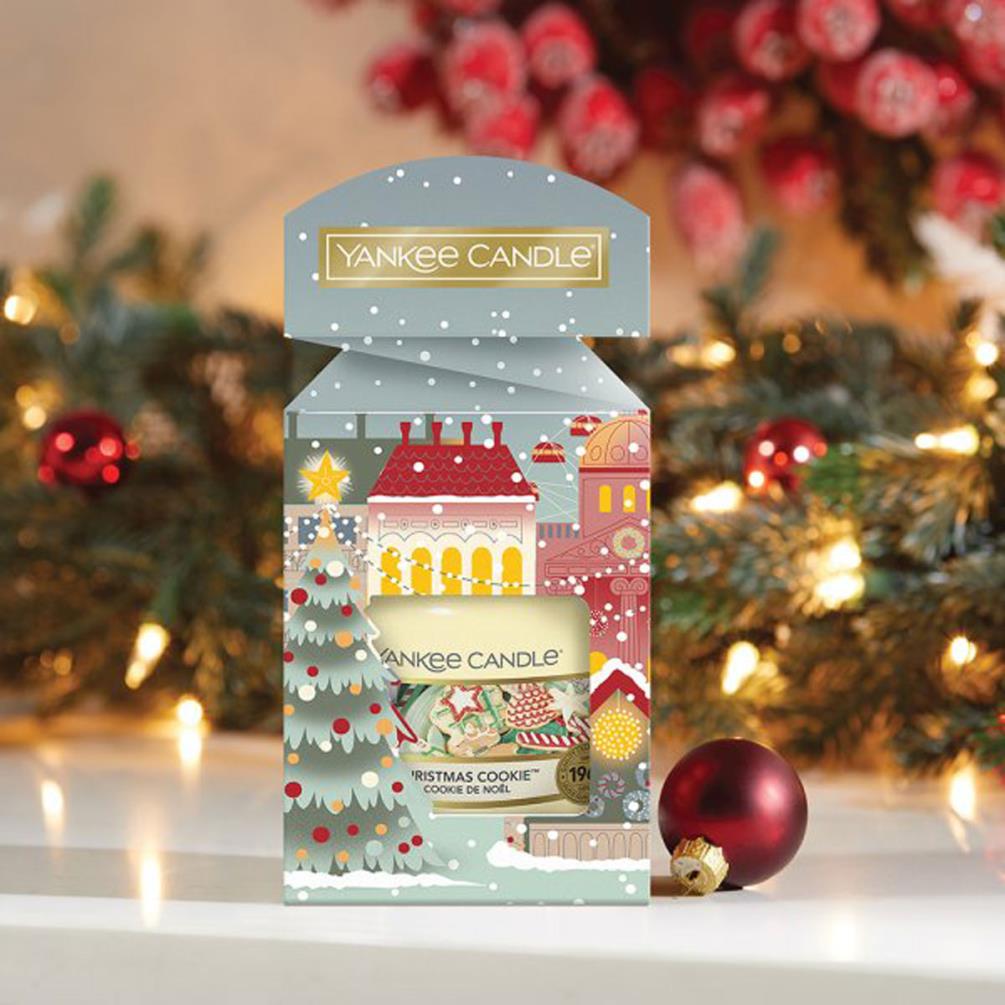 Yankee Candle Small Jar in Gift Wrap Christmas Gift Set Extra Image 3